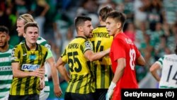 Футболисты алматинского «Кайрата» в матче против «Спортинга» в Лиссабоне. 18 сентября 2025 года. Фото Gettyimages