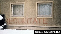 „Securitate”, graffiti pe fosta centrală Stasi din Berlin 