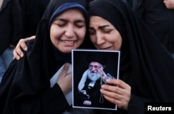 Оплакування Верховного лідера Ірану аятоли Алі Хаменеї, який за повідомленням іранських державних зМІ, був убитий внаслідок ізраїльських та американських ударів 28 лютого. Тегеран, Іран, 1 березня 2026 року