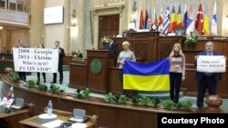 Українські депутати протестували проти російської агресії на Генасамблеї ПАЧЕС, 27 листопада 2015 року 