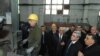 Հայաստան -- Նախագահ Սերժ Սարգսյանն այցելում է մետալուրգիական ձեռնարկություն, 8-ը ապրիլի, 2011թ.