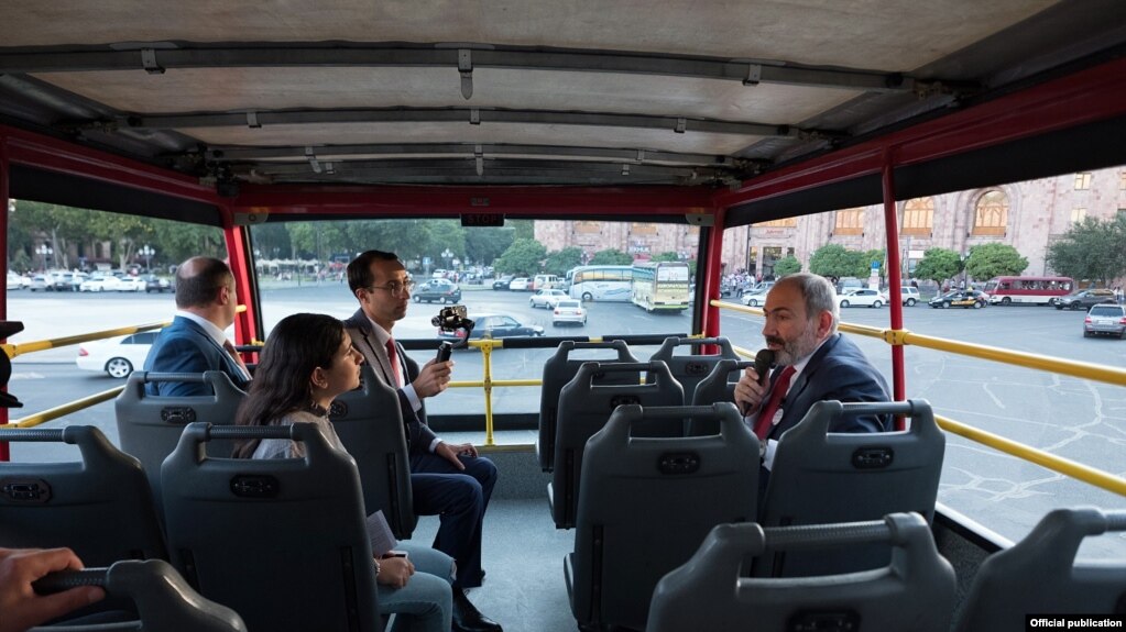 АРМЕНИЯ: «Это было невероятно» - туристы говорят об экскурсии, во время которой их гидом был армянский премьер