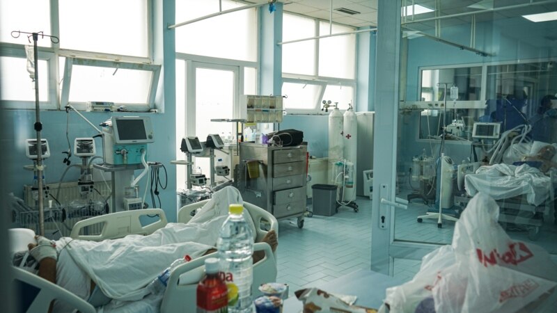 Rënie e lehtë e numrit të pacientëve në gjendje të rëndë në Kosovë