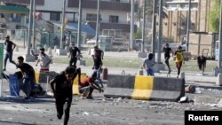 حضور شهروندان در خیابان‌های بغداد در ساعات منع آمد و شد؛ جمعه ۱۲ مهر