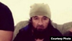 Cүрөттө мурдагы тажик командири, Сирия жана Ирактагы ДАИШке кошулуп кеткен Гулмуров Халимов.