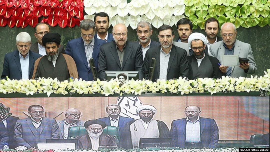 مراسم سوگند اعضای هیئت رئیسه مجلس یازدهم؛ از ۱۲ عضو هیئت رئیسه هفت نفر از فرماندهان یا اعضای سپاه و بسیج هستند.