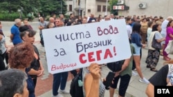 Снимка от един от протестите в Брезник заради кризата с водата, 15 август 2025 г.