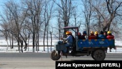 Работники НПЗ «Джунда» в Кара-Балте.