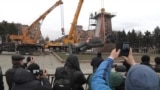 Ukraine Takes Down Largest Remaining Lenin Statue