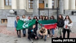 "Азатлык" яшьләр берелеге активистлары 