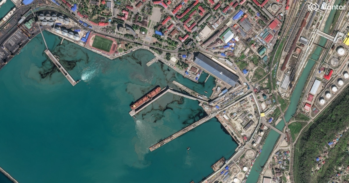 რუსეთში „ლოკალიზებულად“ გამოაცხადეს ხანძარი ტუაფსეს პორტში და ზღვაში ნავთობის ჩაღვრა აღიარეს