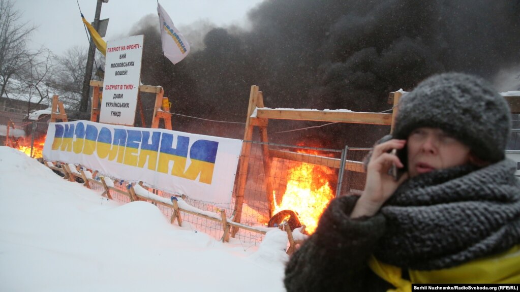 На вулиці Грушевського почали демонтаж наметового містечка - Цензор.НЕТ 4681