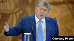 Алмазбек Атамбаев, Қырғызстан президенті.