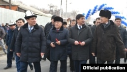 Мухаммедкалый Абылгазиев Ош шаарындагы оңдоп-түздөөдөн өткөн Аскар Шакиров көчөсүнүн ачылышында. 19-декабрь, 2019-жыл.