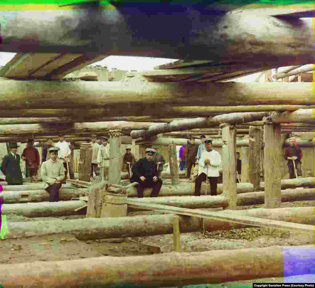 Laying Concrete for the Dam&#39;s Sluice, 1912