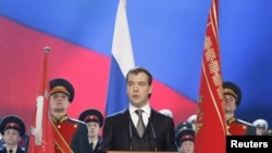 Dmitry Medvedev ține o cuvîntare de ziua Apărătorului Patriei