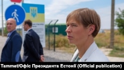 Президент Эстонии Керсти Кальюлайд посетила административную границу между Крымом и материковой Украиной, 22 августа 2021 года