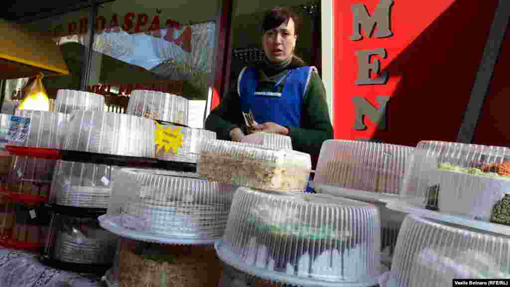 Moldova - cake, sweets, market, on the eve of March 8, Chisinau, 07Mar2013
