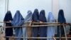 Femei din Afganistan care poartă burqa