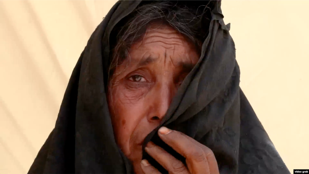 O persoană relocată forțat în urma atacurilor talibanilor din provincia Kandahar.