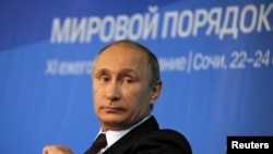 Президент России Владимир Путин в международном дискуссионном клубе «Валдай». Сочи, 24 октября 2014 года.
