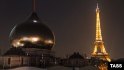 Fotografi arkivi e kullës Eiffel në Paris
