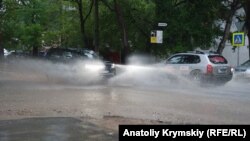 Дождь в Симферополе, иллюстрационное фото