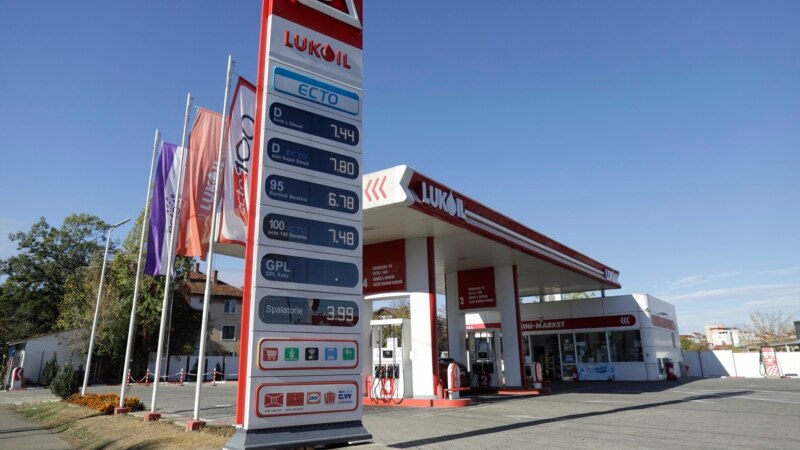 O bancă-cheie a statului român sprijină Lukoil, firmă cu sechestru pe conturi &amp; controlată de Moscova. Ce se schimbă după sancțiunile SUA?