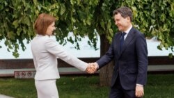 Prima vizită oficială a președintelui României, Nicușor Dan, la Chișinău, pe 10 iunie 2025. Dan e primit de președinta Moldovei, Maia Sandu.