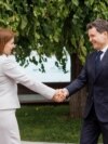 Prima vizită oficială a președintelui României, Nicușor Dan, la Chișinău, pe 10 iunie 2025. Dan e primit de președinta Moldovei, Maia Sandu.