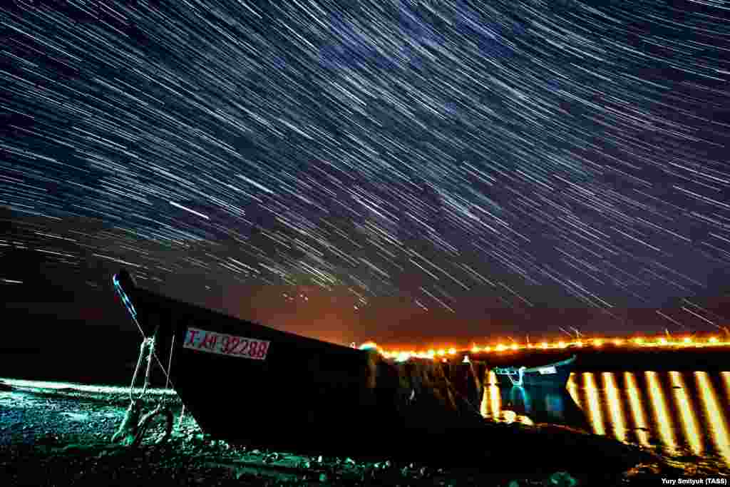 The night sky over Russky Island near Vladivostok during the Draconid meteor shower. (TASS/Yuri Smityuk)