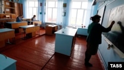 Одна из малокомплектных сельских школ России. Октябрь 2016 года