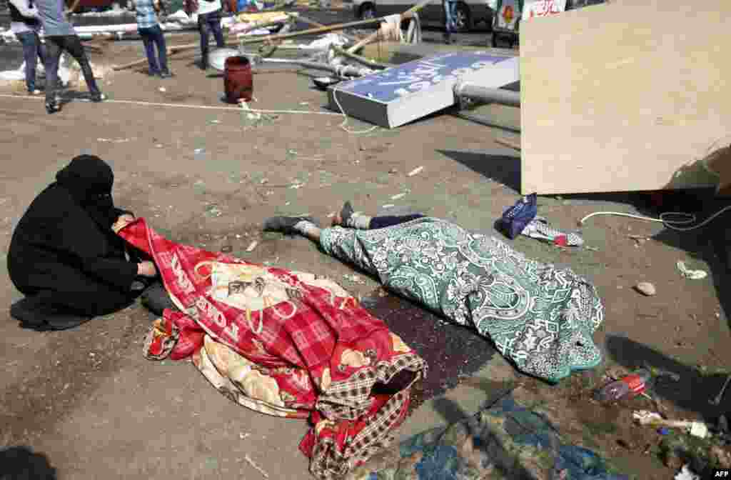 An Egyptian woman looks at dead bodies after an Egyptian police crackdown on a protest camp by supporters of ousted President Mohamed Morsi and members of the Muslim Brotherhood in Cairo. (AFP/Mahmoud Khaled)