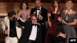 Keçmiş rus məktəb müəllimi Pavel Talankin "Ən Yaxşı Sənədli Film" nominasiyasında "Oskar" mükafatını qazandığını qeyd edir.