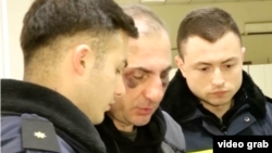 კადრი ალეკო ელისაშვილის დაკავების ვიდეომასალიდან. 2025 წლის 29 ნოემბერი 