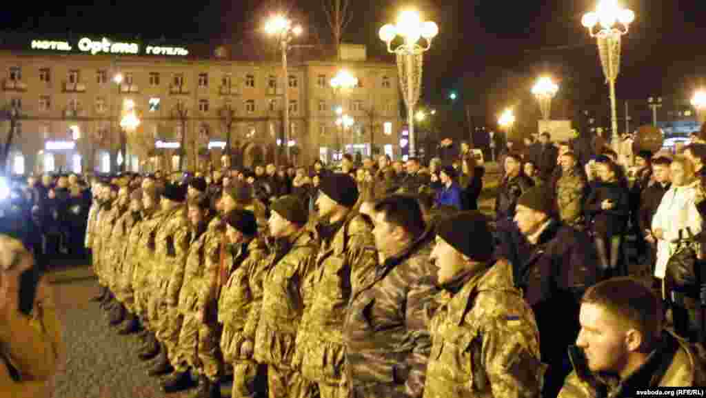 Першае мірнае шыхтаваньне пасьля паўгода вайны