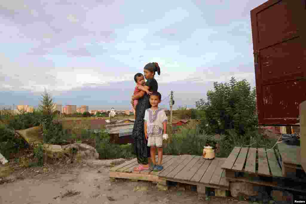 Семья мигрантов в Москве.