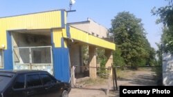 Вкрадені на металобрухт ворота з хлібозаводу