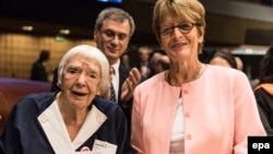 Ljudmila Aleksejeva prima nagradu Valclav Havel u Strazburu, 28. septembar 2015.