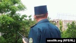 Сотрудник узбекской милиции.