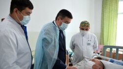 Президент Сооронбай Жээнбеков посетил раненых пограничников.