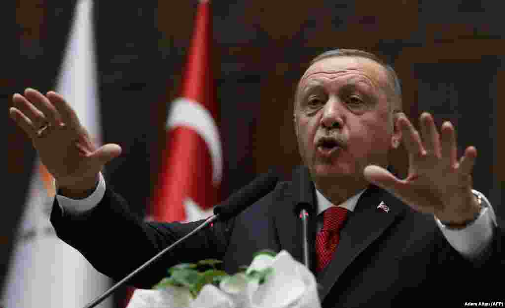ТУРЦИЈА - Претседателот на Турција Реџеп Таип Ердоган вели дека тие го губат трпението со воениот напад во сириската провинција Идлиб, последното упориште на опозицијата. Тој ја обвини Русија дека не ги почитува договорите со кои треба да се заврши насилството таму.