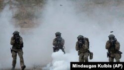 Военнослужащие НАТО на учениях в Литве.
