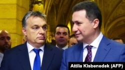 Nikola Gruevszki akkori macedóniai kormányfő és Orbán Viktor magyar miniszterelnök a magyar Parlament épületében 2015. november 20-án.