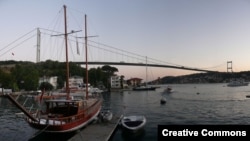 Мост султана Мехмета Фатиха в Стамбуле – место, где заканчиваются многие человеческие трагедии