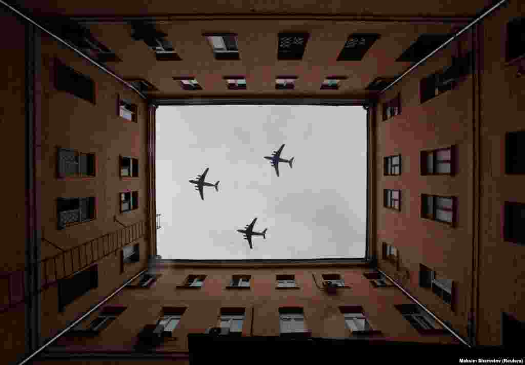 Russian military aircraft fly in formation during a rehearsal in Moscow for a flypast as part of events to mark the 75th anniversary of the victory over Nazi Germany in World War II. (Reuters/Maxim Shemetov)