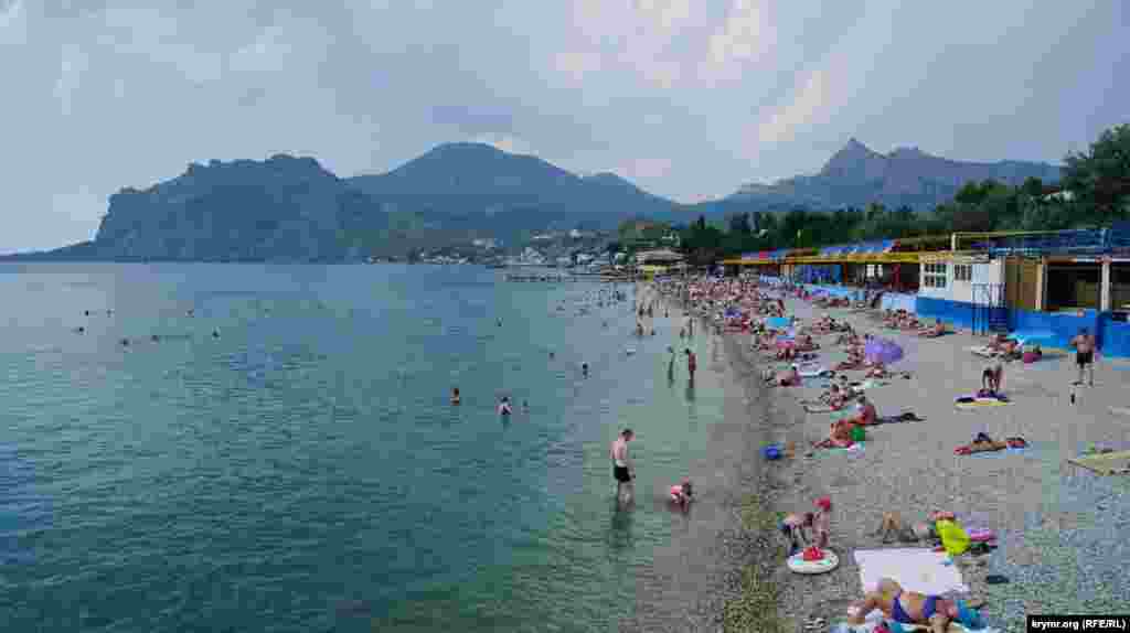 Море тепле, температура води сягає 25 градусів Цельсія