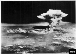 Фотография взрыва атомной бомбы, сброшенной на японский город 6 августа 1945 года. Снимок из музея в Хиросиме. В результате взрыва погибли десятки тысяч людей.