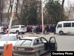 Назди бинои "Россотрудничество" дар Душанбе. 18-уми марти 2018.