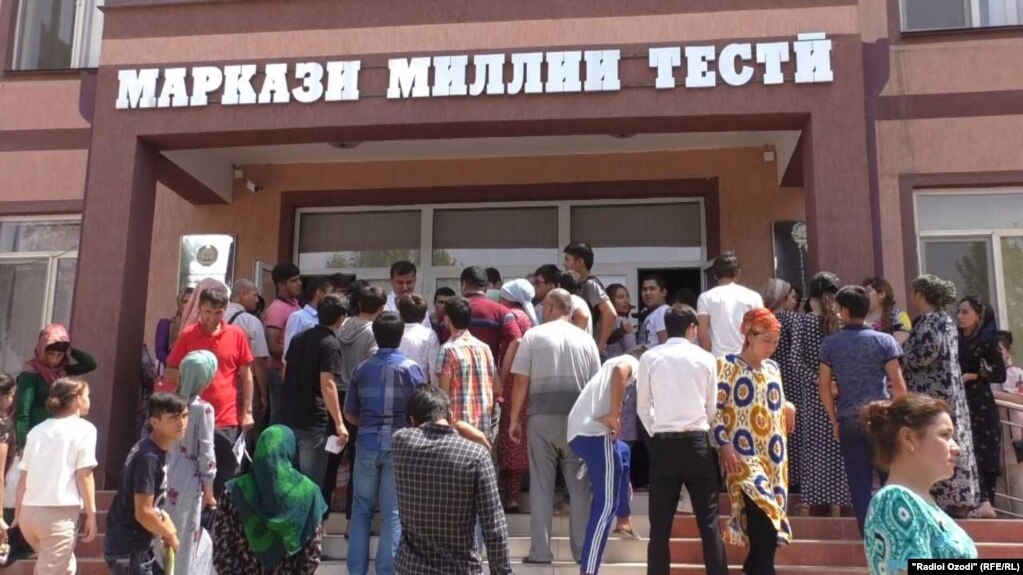 Ҷавонони тоҷик духтур, сафир, ҳуқуқшинос шудан мехоҳанд, агар нашуд -- муҳоҷир